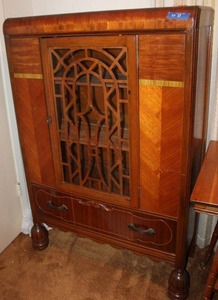 lot 51 image: Antique Hutch with glass and wood door - 37x15x55
