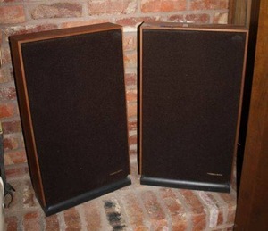 lot 59 image: Pair of Realistic Optimus-27speakers - each 16x5x28