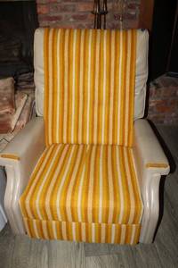 lot 61 image: Reclining armchair - 27x37x40