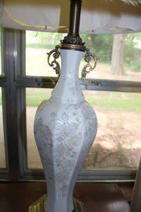 lot 67 image: White ceramic table lamp (matches lot 74)