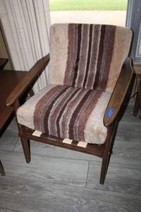 lot 69 image: Slat armchair with plush brown cushions (matches lot 72)
