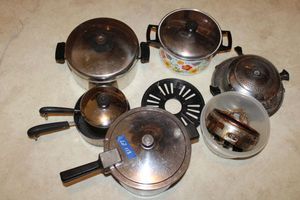 lot 113 image: Cooking pans, double broiler, vintage warmer and waffle maker