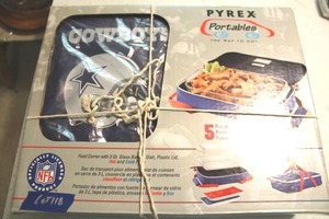 lot 118 image: Unopened COWBOYS Pyrex Portable Set