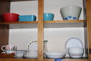 lot 120 image: Vintage Pyrex bowls, Corelle dishes, Souper soup bowls