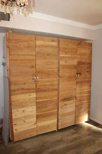 lot 138 image: Handmade closet - 80x26x78