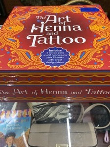 lot 15 image: Tattoo set