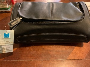 lot 22 image: Overnight case