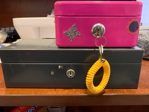 lot 207 image: METAL LOCK-BOXES