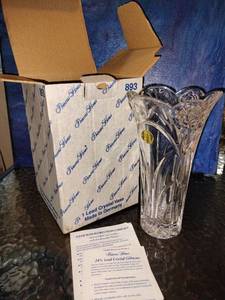 lot 84 image: Princess House Lead Crystal Vase wBox