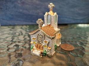 lot 93 image: Church Trinket Box