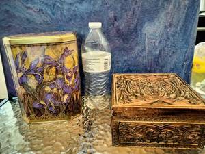 lot 94 image: Decorative Storage 1 tin and 1 box