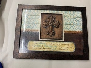lot 130 image: FAITH BASED WALL DECOR