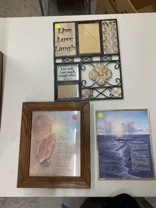 lot 140 image: WALL DECOR