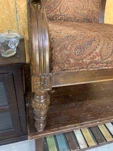 lot 107 image: Quality Brown Sitting Chair-$