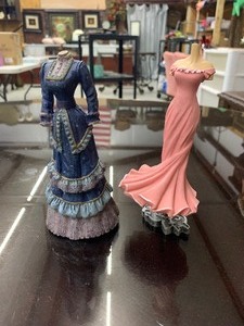 lot 212 image: FASHION JEWLERY DISPLAYDECOR