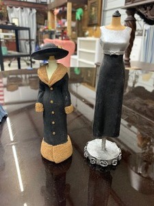 lot 213 image: FASHION JEWLERY DISPLAYDECOR