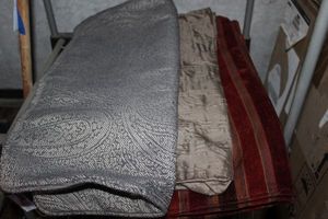 lot 17 image: Pillow Shams