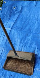 lot 19 image: Vintage Dust Pan