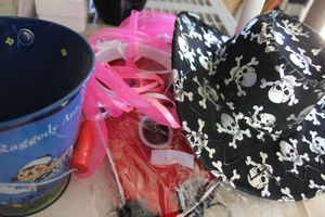lot 78 image: Kids Dress up items