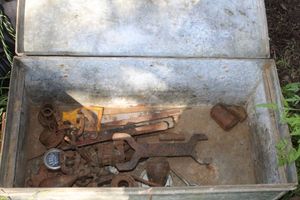 lot 133 image: Box of Vintage Tools
