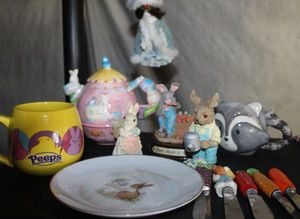 lot 34 image: Easter Decoration Items