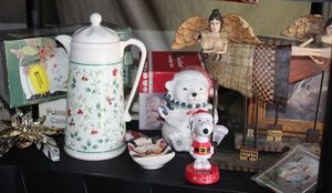 lot 36 image: Christmas Themed Home Decorations