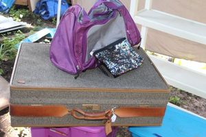 lot 44 image: Vintage Large Suit Case