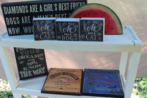 lot 52 image: Variety of Wooden Wall Decor