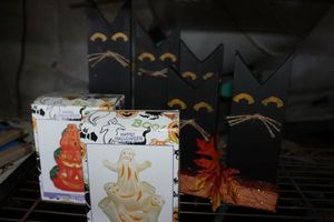 lot 93 image: Halloween Decorations