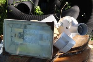 lot 113 image: Outdoor Lights