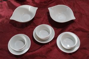 lot 169 image: Cordon Bleu Dip Bowls and Plates
