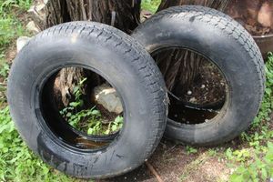 lot 118 image: Two Tires ST20575R14, No Visible weather cracks and good tread