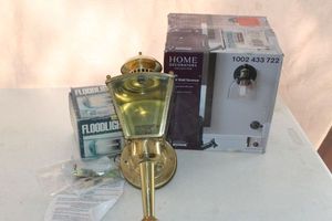 lot 183 image: Three outdoor light fixtures
