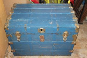 lot 190 image: Vintage Trunk