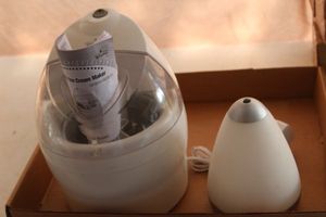 lot 191 image: Ice cream maker & sparcom oil defuser