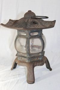 lot 215 image: Vintage Cast Iron and Glass lamp