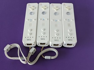 lot 29 image: Lot of 4 - Nintendo Wii Controllers