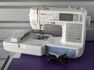 lot 39 image: Brother Embroidery & Sewing SE-400 Machine