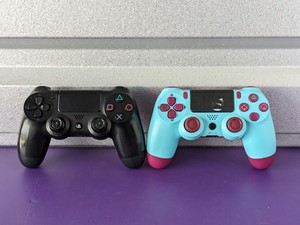 lot 42 image: Lot of 2 - Sony Dualshock 4 Playstation 4 PS4 Wireless Controller