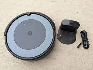 lot 113 image: iRobot Roomba i4 Vacuum w Charging Dock