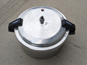 lot 118 image: Mirro 12QT Pressure Cooker
