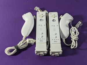 lot 149 image: Lot of 2 - Nintendo Wii Controller w 2 Nun-Chucks