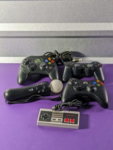 lot 151 image: Lot of 5 - Video Games Controllers