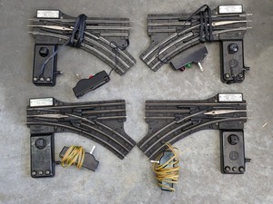 lot 181 image: Lot of 4 - Lionel O-Gauge LeftRight Hand Remote Control Switch