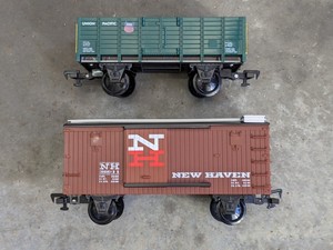 lot 182 image: Lot of 2 - G Gauge Train Cars