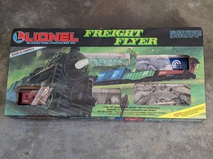 lot 183 image: 1986 Vtg Lionel Freight Flyer 027 Gauge Train-Set In Original Authentic Box