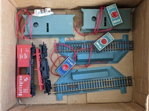 lot 185 image: Tyco Train Accessories Bundle