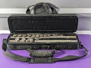 lot 191 image: Yamaha Flute YFL 2653 w Case