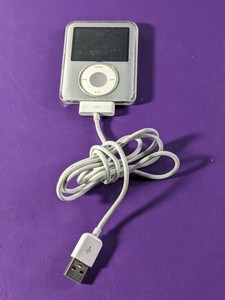 lot 192 image: iPod 4GB A1236