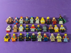 lot 195 image: Lot of 30 - Lego Mini Figurine Action Figures